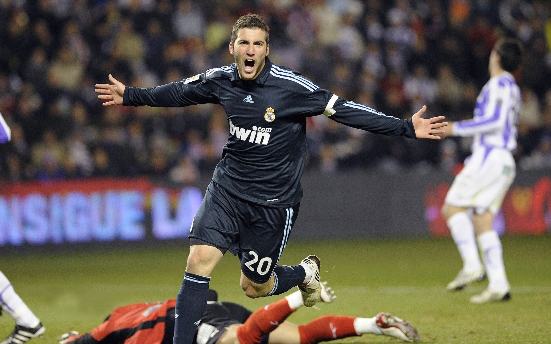 柏林联队球员奋力拼搏，最终战胜对手，柏林联百科