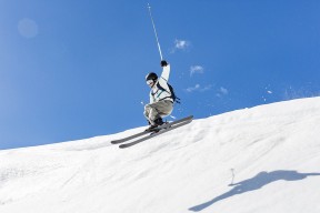 开云体育官方网站-“青少年足球技能大赛引爆现场，涌现多位潜力新秀”，青少年足球技术基础训练图解