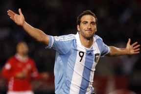 皇马中场疲软！客场遭逢败局，形势严峻，皇马中场引援