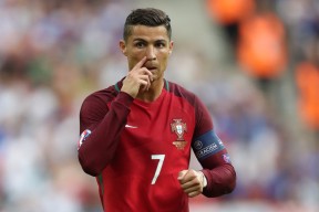 湖人击败独行侠，抢七大战中詹姆斯三分雨不断，湖人vs独行侠詹姆斯数据