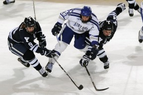 曼城高压逼抢强势，蓝月亮力争榜首，蓝月亮曼城队歌