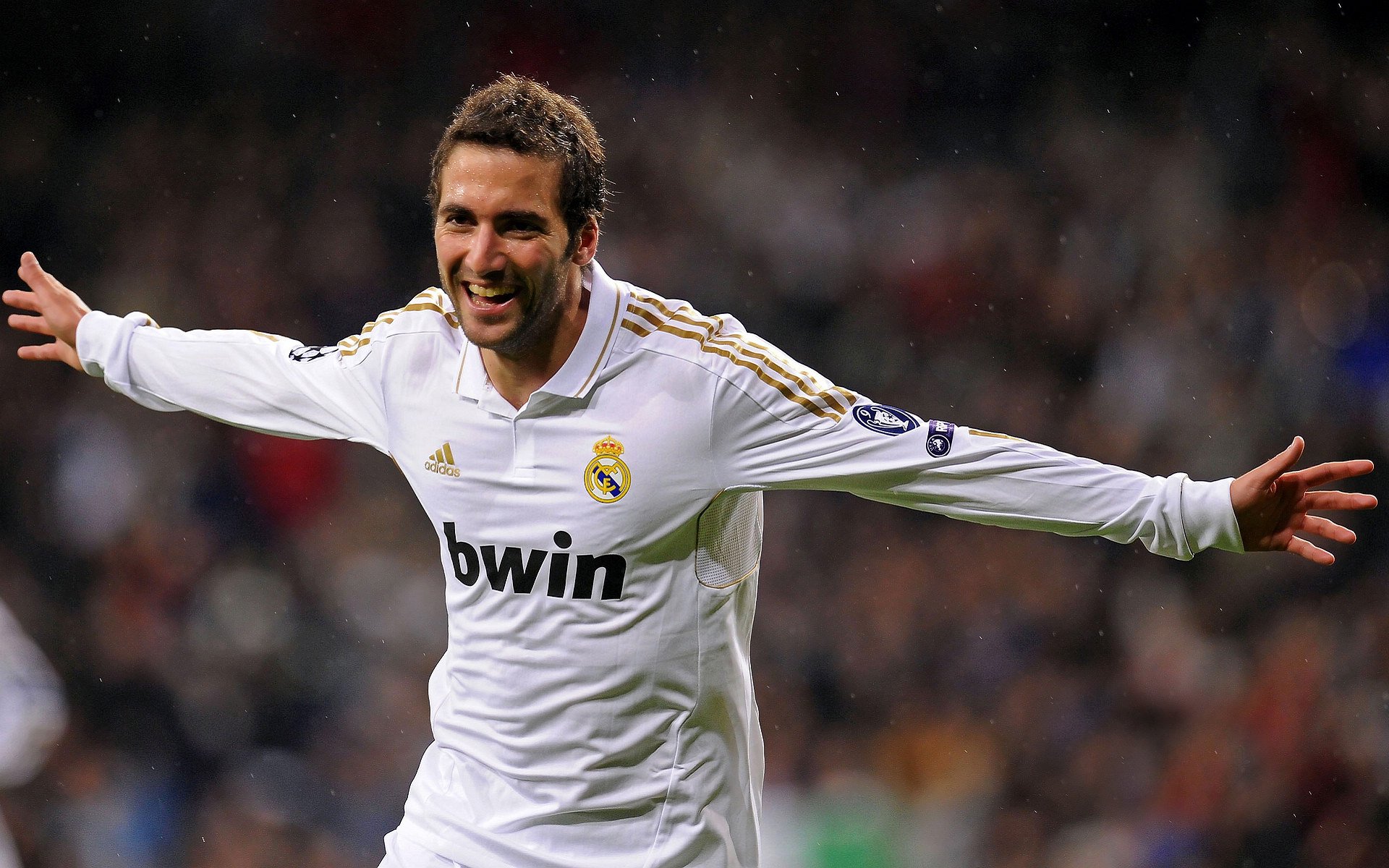 西甲:巴塞罗那4-1夺冠争头名,莱万连续多场破门,西甲巴塞罗那集锦